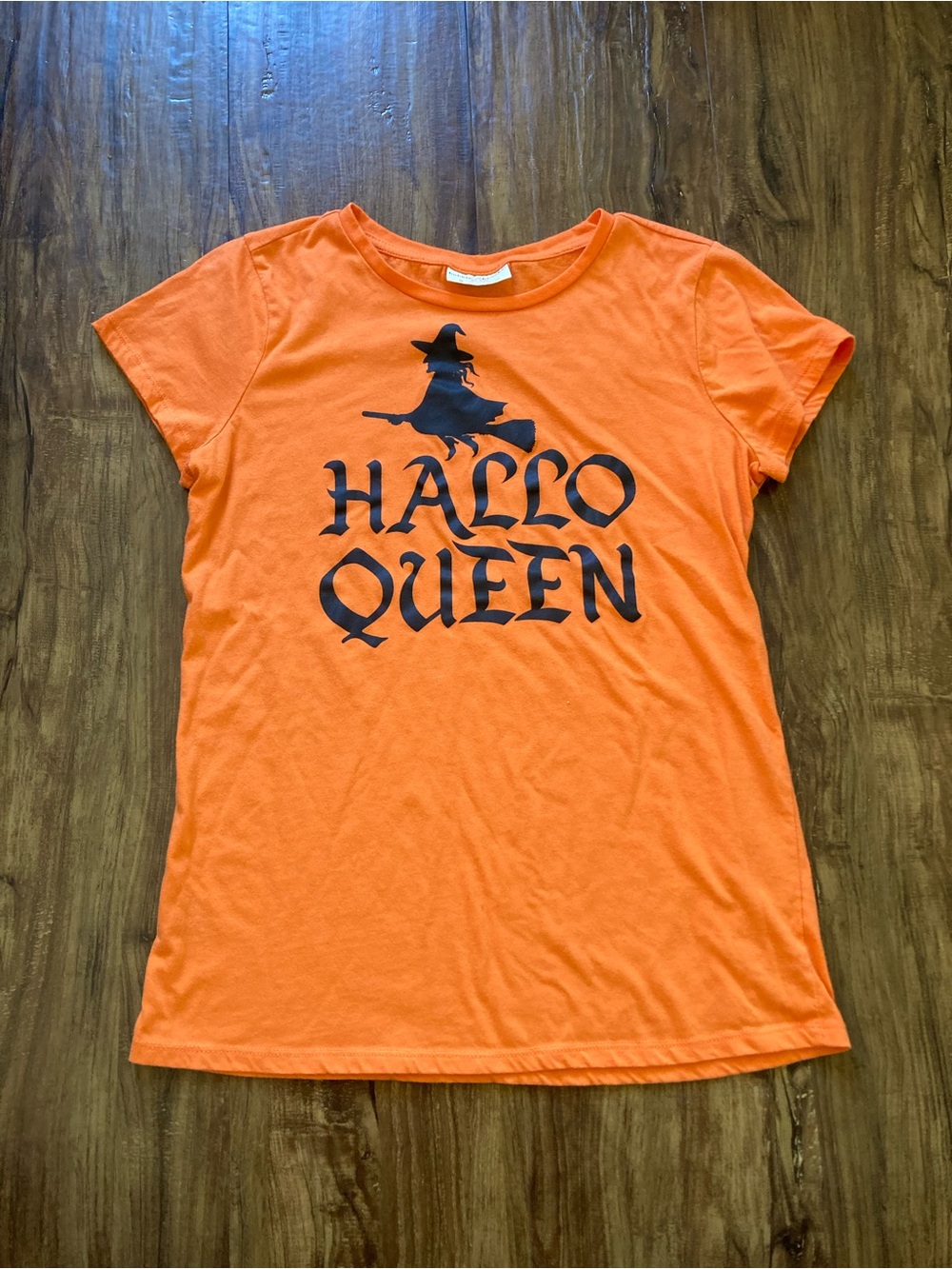 Bobbie Brooks Orange Halloween Graphic Tee Women’s Size Small “Hallo Queen”